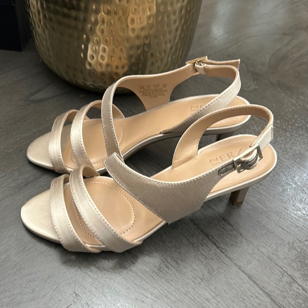 Naturalizer Taimi Heeled Sandal (Wide) - Picture 10 of 11
